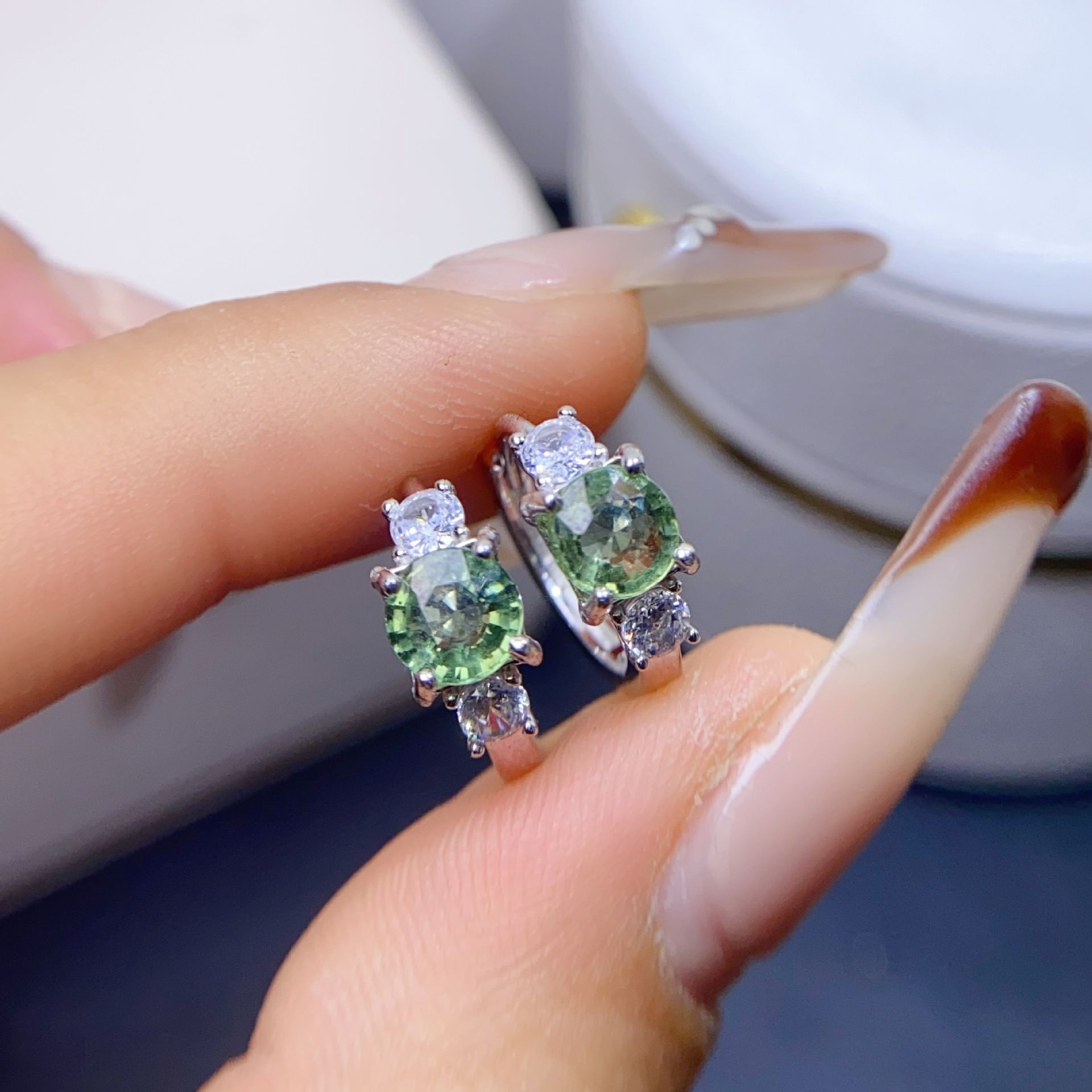 Jewelry live supply S925 Silver Women's earrings natural green sapphire earrings 5 * 5mm