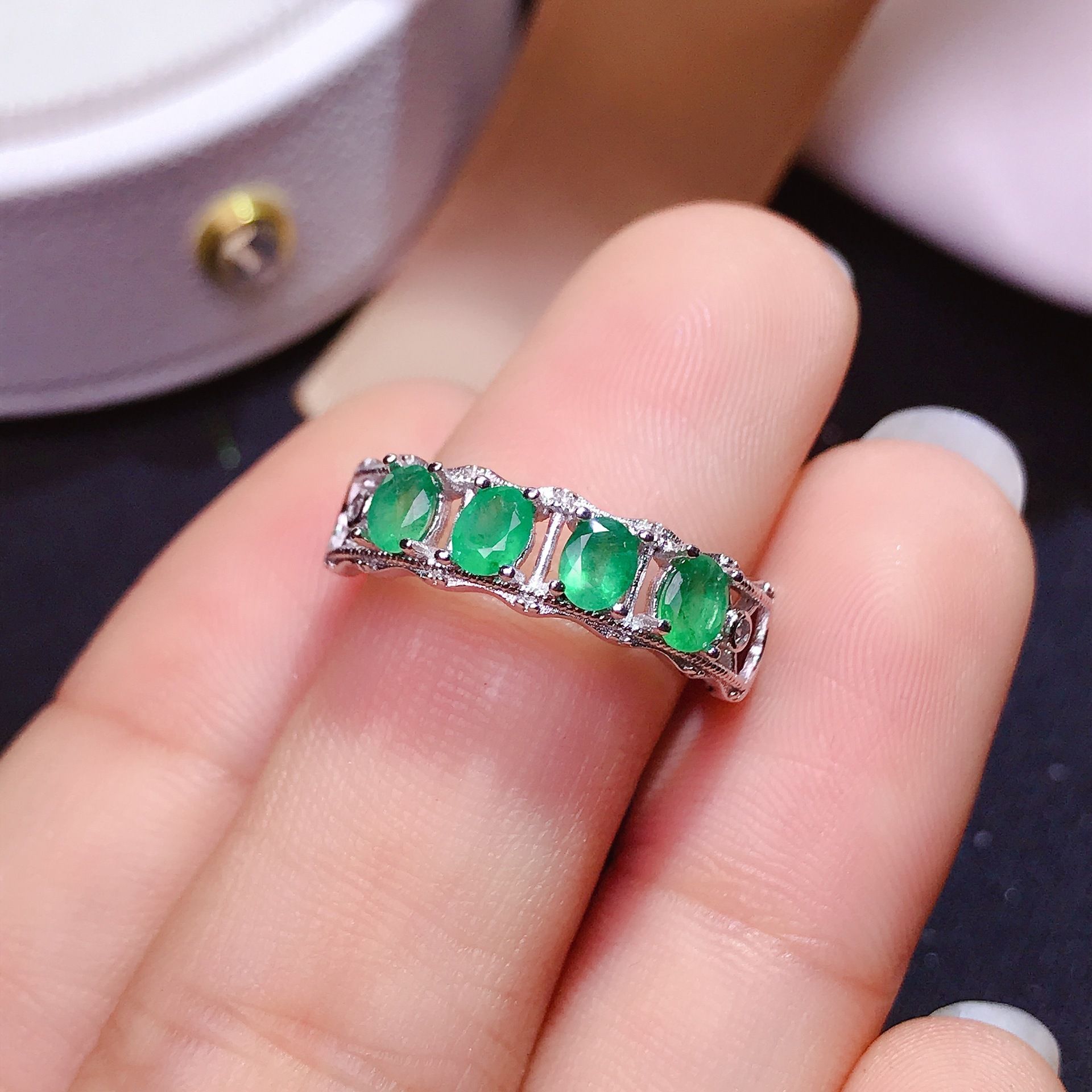 Emerald ring natural Columbia emerald ring 925 silver inlaid Emerald wholesale can be identified