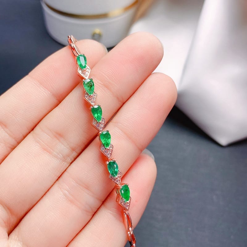 Natural emerald bracelet jewelry live broadcast supply has been tested, color is good, style is simple and beautiful