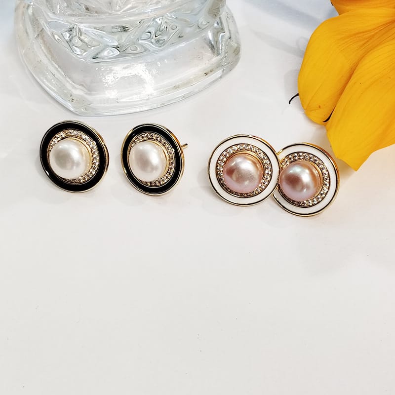 Natural Freshwater Pearl Earrings Black and White Large Round Buckle Zircon Earrings Small Chanel Style Personalized Fashion Earrings Earrings New Style