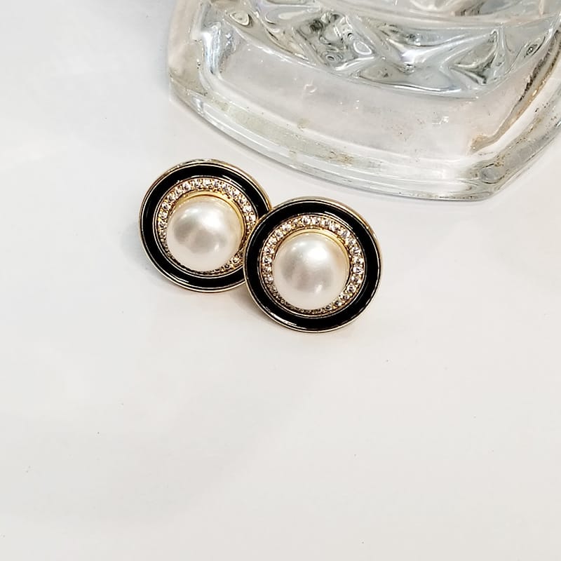 Natural Freshwater Pearl Earrings Black and White Large Round Buckle Zircon Earrings Small Chanel Style Personalized Fashion Earrings Earrings New Style