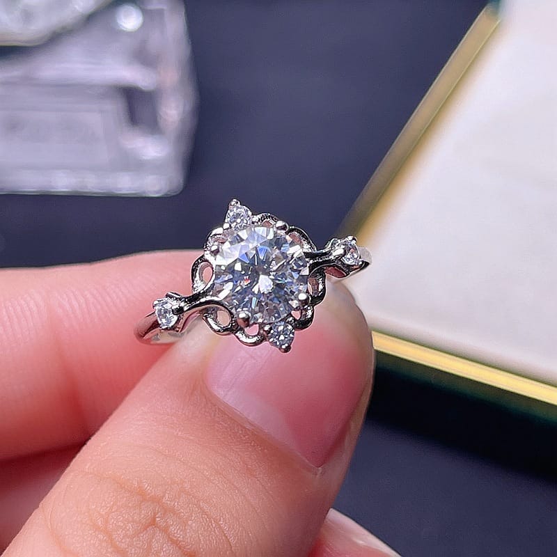 1 karat Mosang Diamond Women's Ring GRA Certificate Black Card Waist Code 925 Silver Inlay Platinum Plated