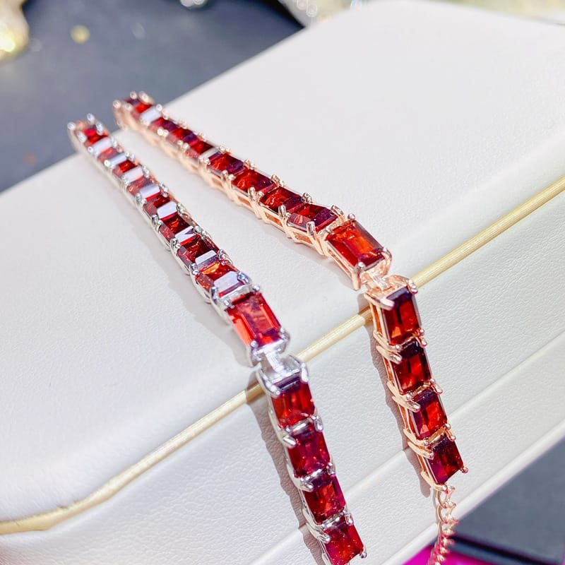 Natural garnet bracelet girls bracelet 925 silver 4 * 6mm garnet bracelet gift colorful treasure wholesale