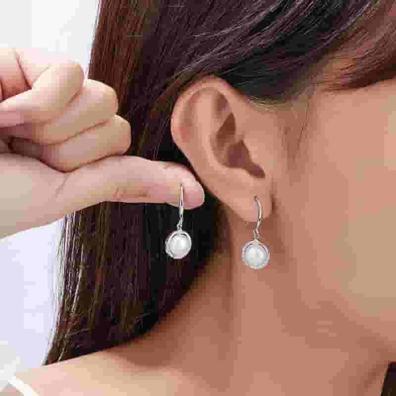 Natural Freshwater Pearl Earrings Circle Classic Zircon Pearl Ear Hook Elegant Light Luxury Niche Earrings New Women