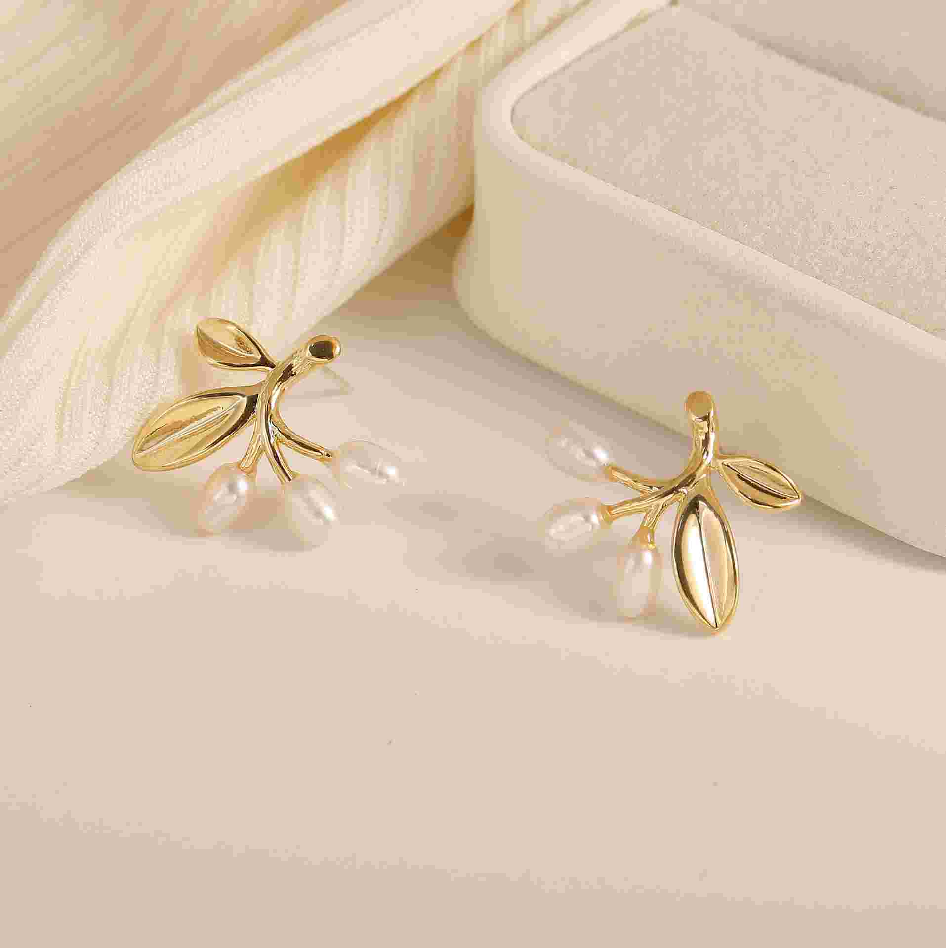 Freshwater Pearl Earrings Fresh Sweet and Gentle Temperament Super Immortal Mori Style Leaf Earrings High-end Fashion All-match Women