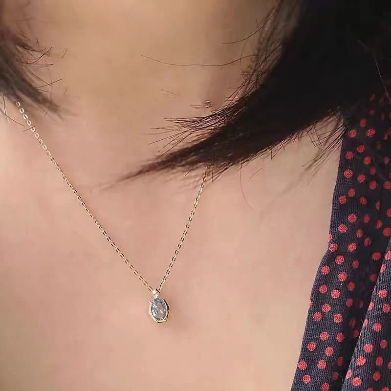 Simple natural aquamarini pendant 2 Karat clavicle chain pendant wholesale exquisite first-hand supply