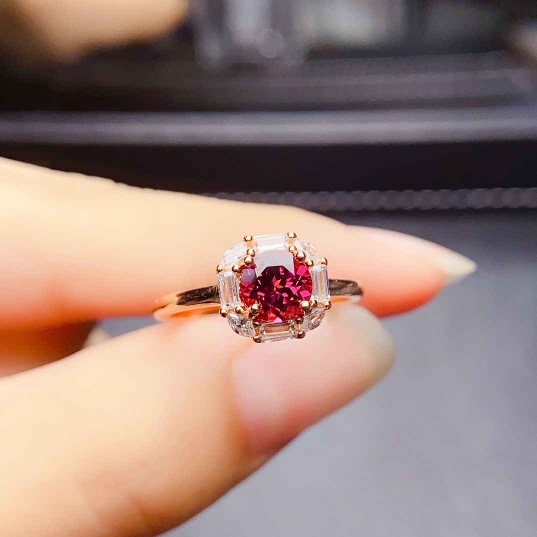 Factory wholesale explosions natural magnesium aluminum garnet ring S925 silver inlaid main stone 6*6 hot European and American generation