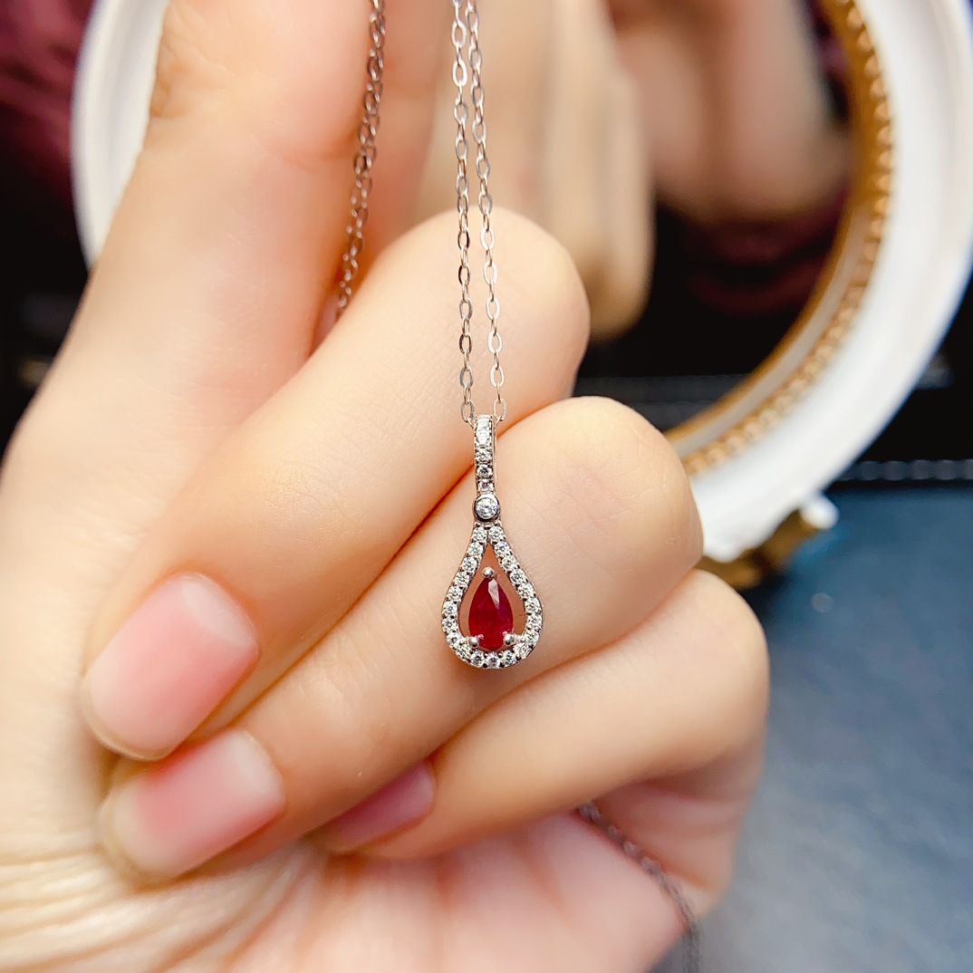 Factory wholesale explosions natural ruby necklace S925 silver inlaid with the main stone 3*5 selling Europe and the United States a generation of hair