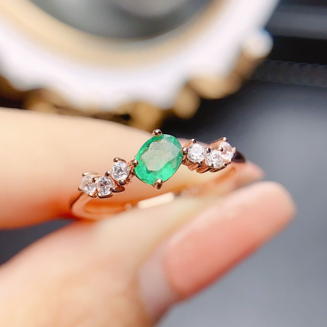 Factory wholesale explosions natural emerald ring S925 silver inlaid main stone 4*5 selling Europe and the United States a generation of hair