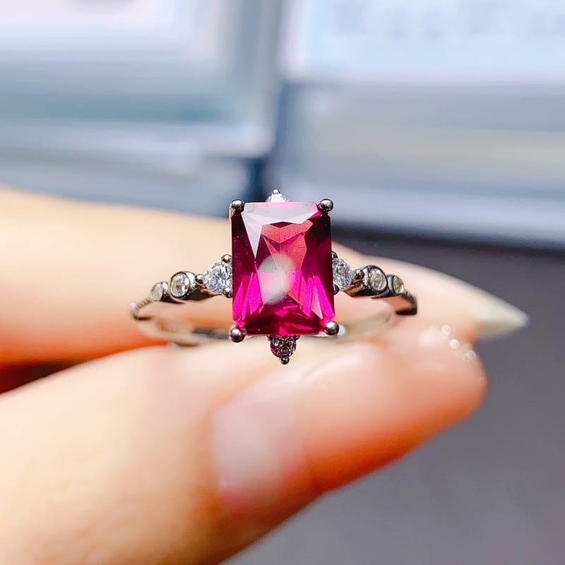Natural garnet ring S925 silver inlaid main stone 6*8 selling Europe and the United States