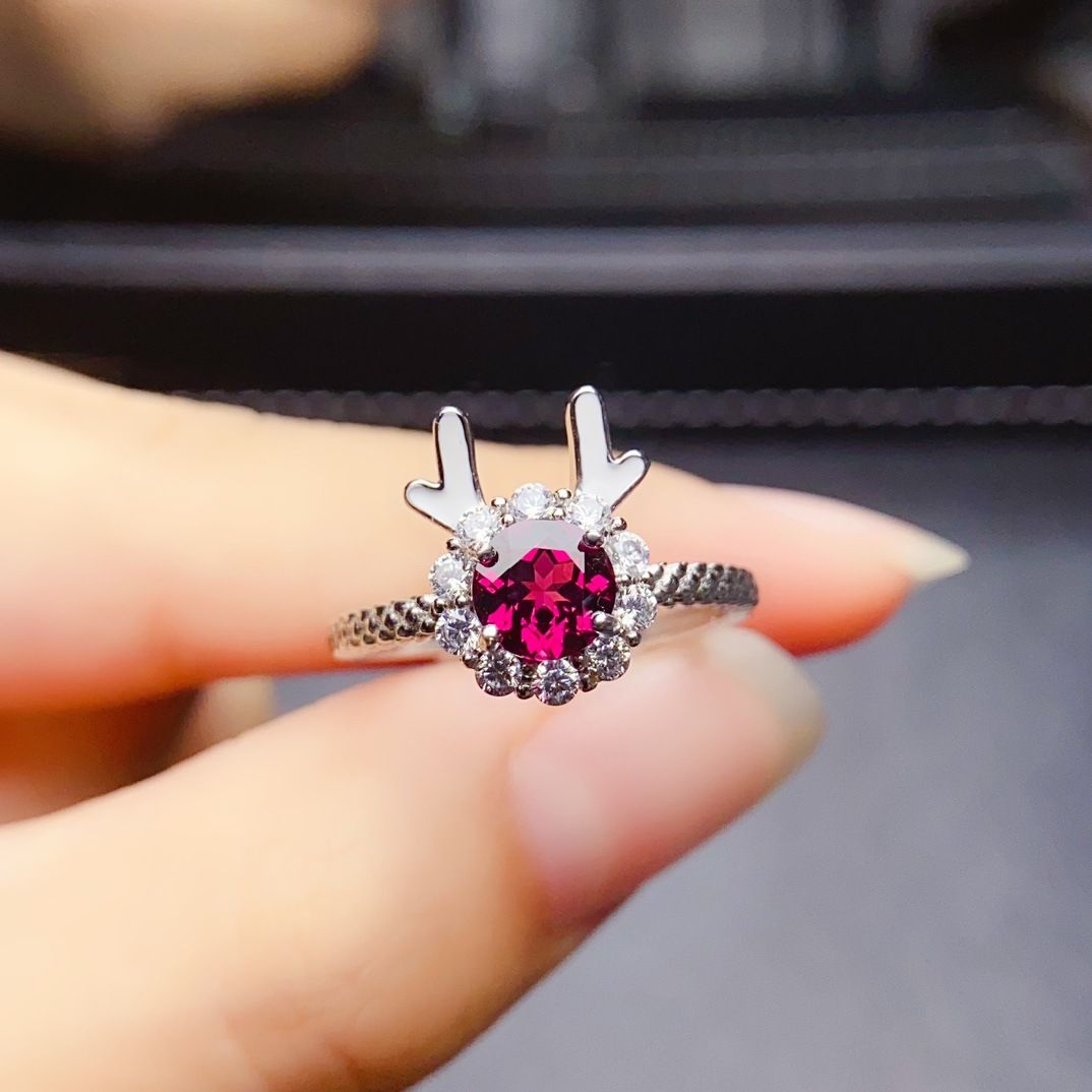 Factory wholesale explosions natural magnesium aluminum garnet ring S925 silver inlaid main stone 6*6 hot European and American generation