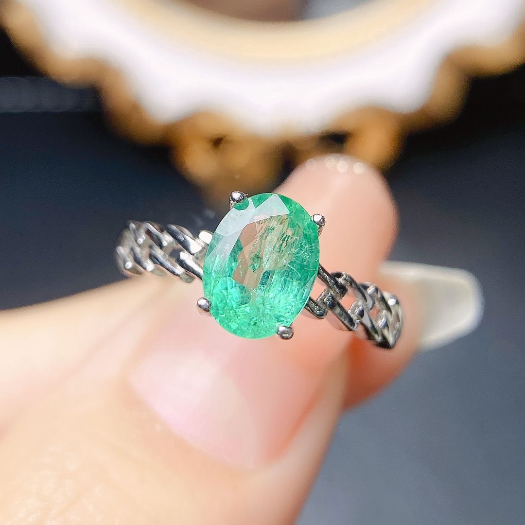 Factory wholesale explosions natural emerald ring S925 silver inlaid main stone 6*8 hot Europe and the United States a generation of hair