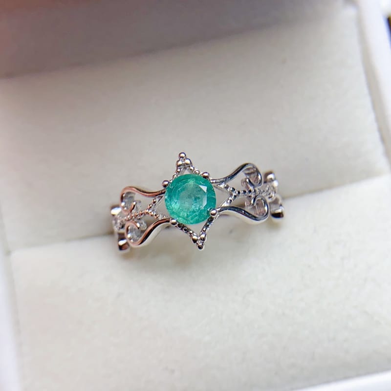 Natural emerald ring S925 silver inlaid main stone 5*5 mm