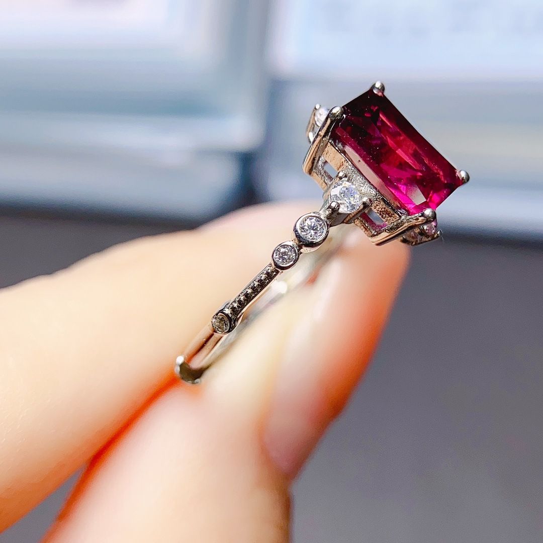 Factory wholesale explosions natural garnet ring S925 silver inlaid main stone 6*8 selling Europe and the United States a generation of hair