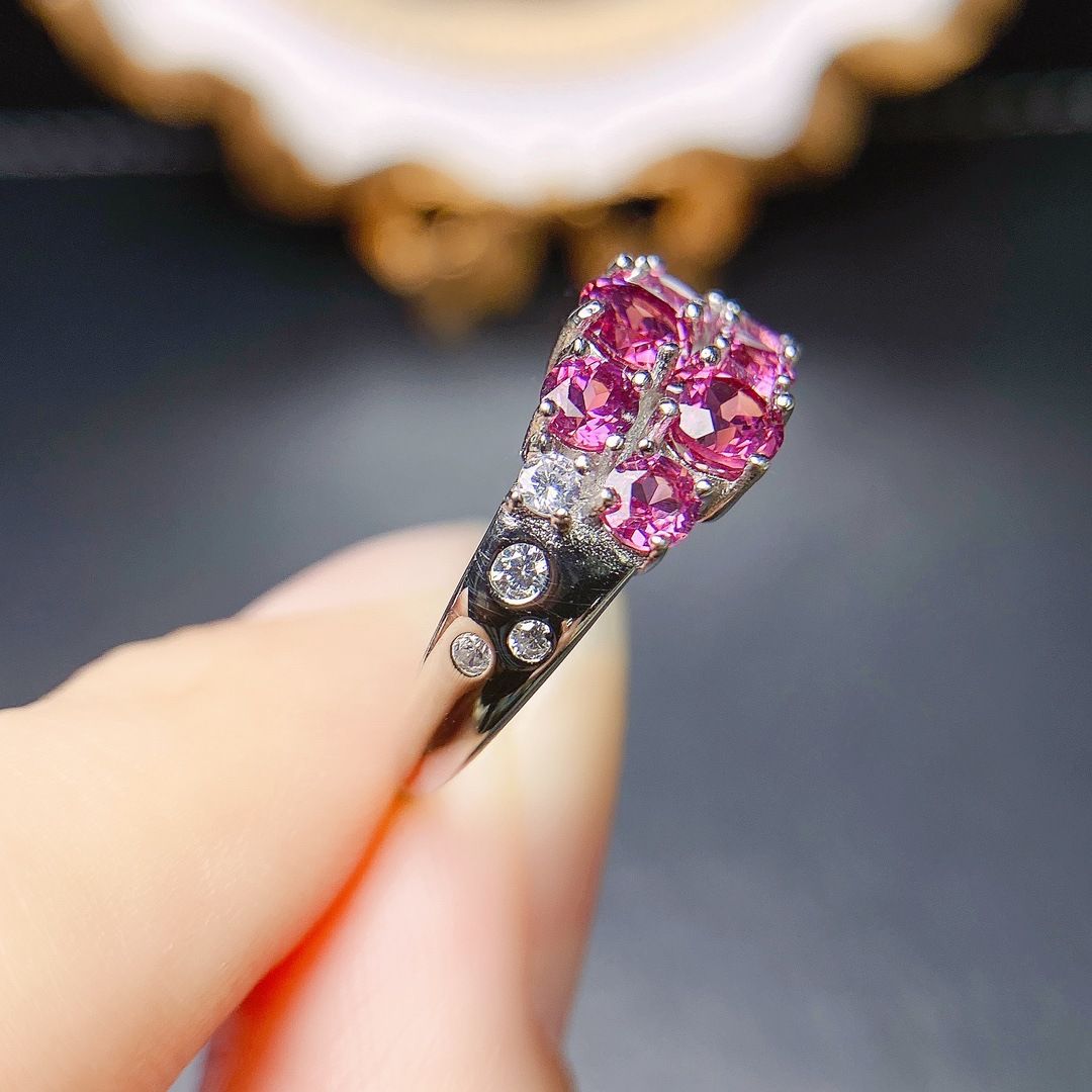 Factory wholesale explosions natural garnet ring S925 silver inlaid main stone 4*4 selling Europe and the United States a generation of hair