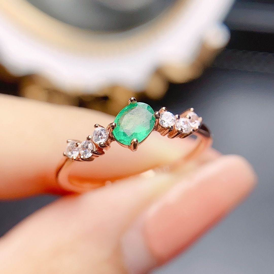 Factory wholesale explosions natural emerald ring S925 silver inlaid main stone 4*5 selling Europe and the United States a generation of hair