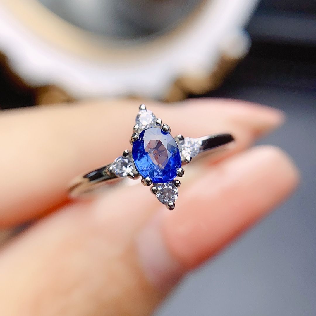 Factory wholesale explosions natural sapphire ring S925 silver inlaid with the main stone 4*5 selling Europe and the United States a generation of hair