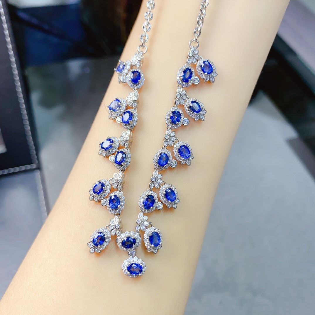 Factory wholesale explosions natural sapphire necklace S925 silver inlaid main stone 3*4 selling Europe and the United States a generation of hair
