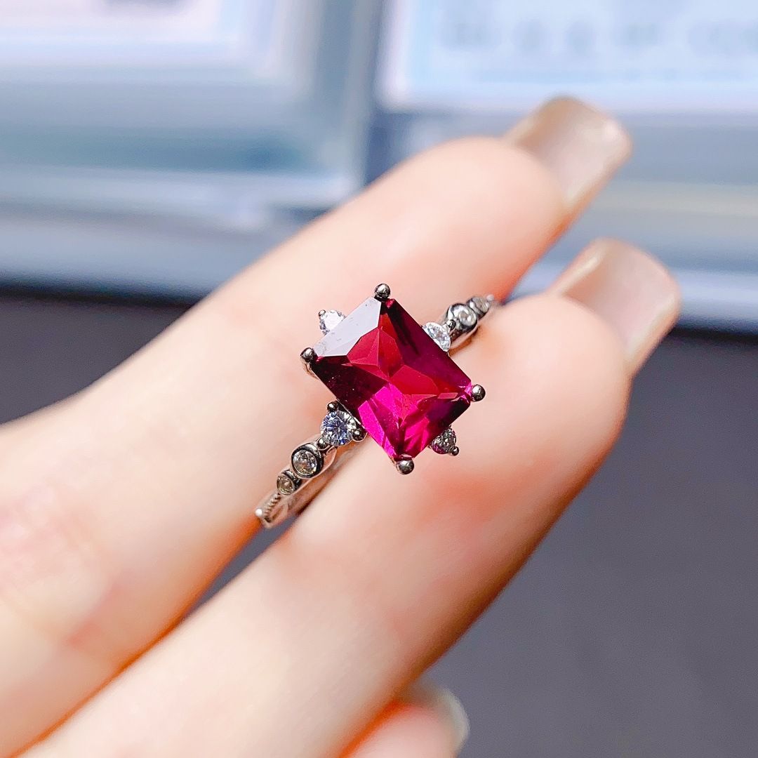 Factory wholesale explosions natural garnet ring S925 silver inlaid main stone 6*8 selling Europe and the United States a generation of hair