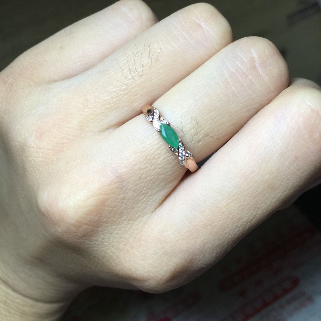 Natural emerald ring 925 silver inlaid live recommended