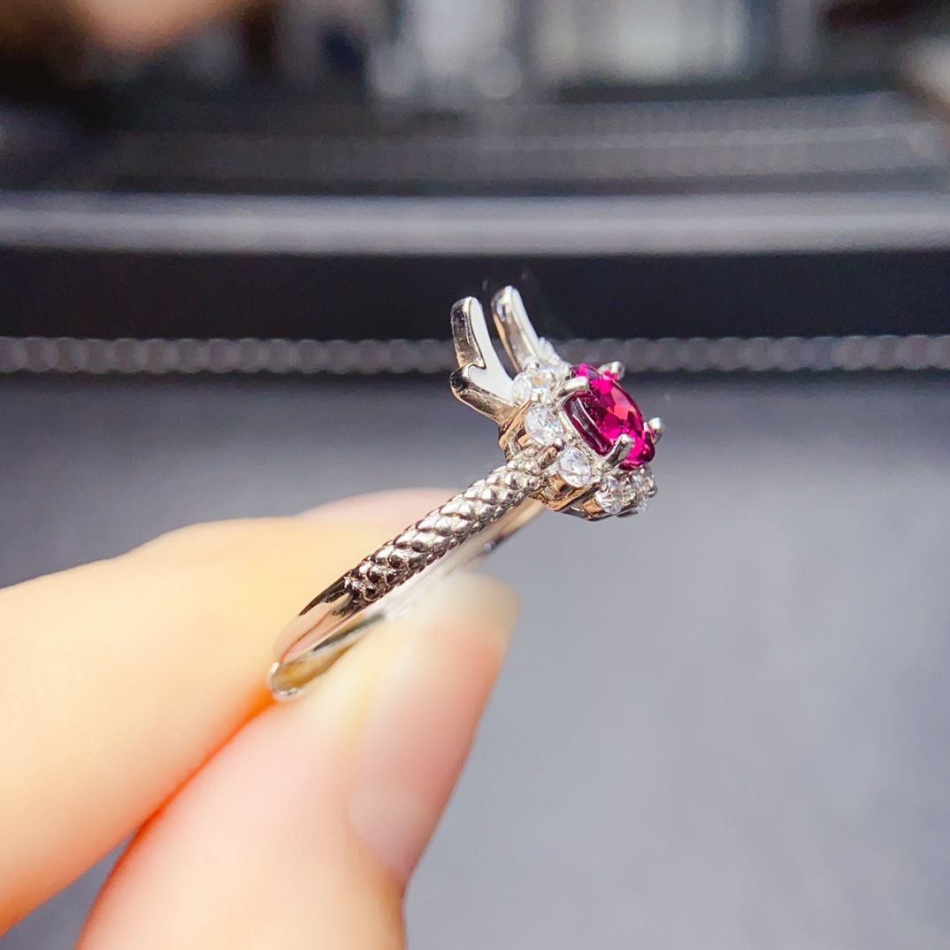 Factory wholesale explosions natural magnesium aluminum garnet ring S925 silver inlaid main stone 6*6 hot European and American generation