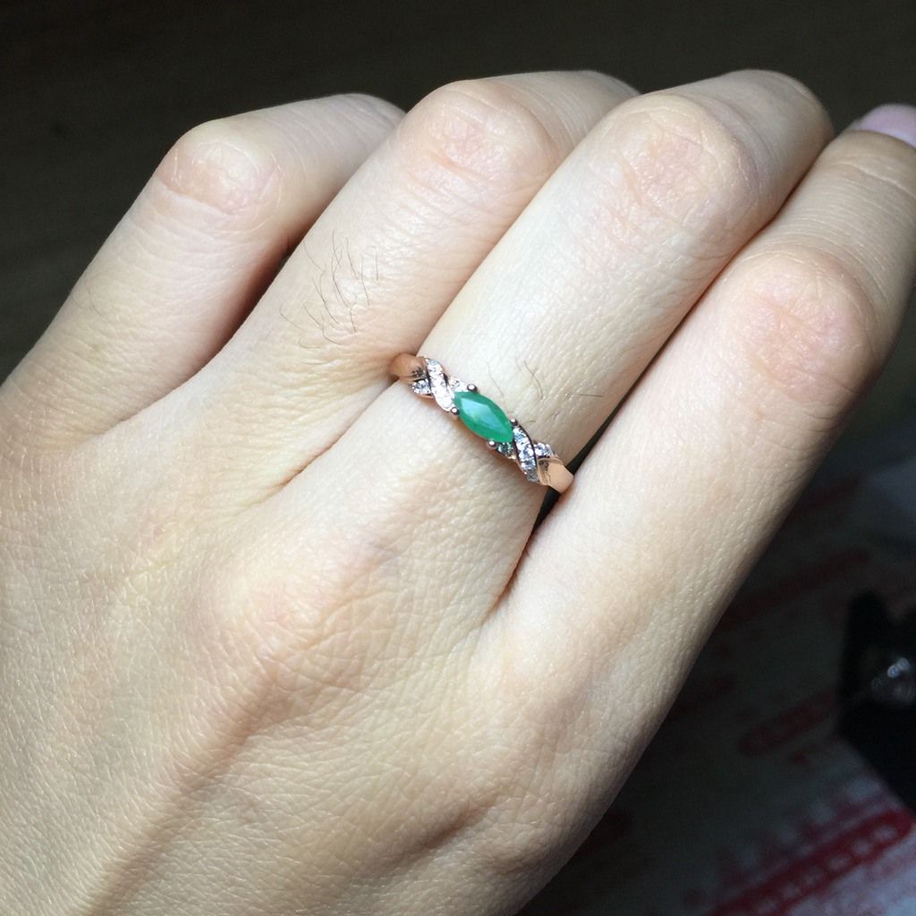 Natural emerald ring 925 silver inlaid live recommended