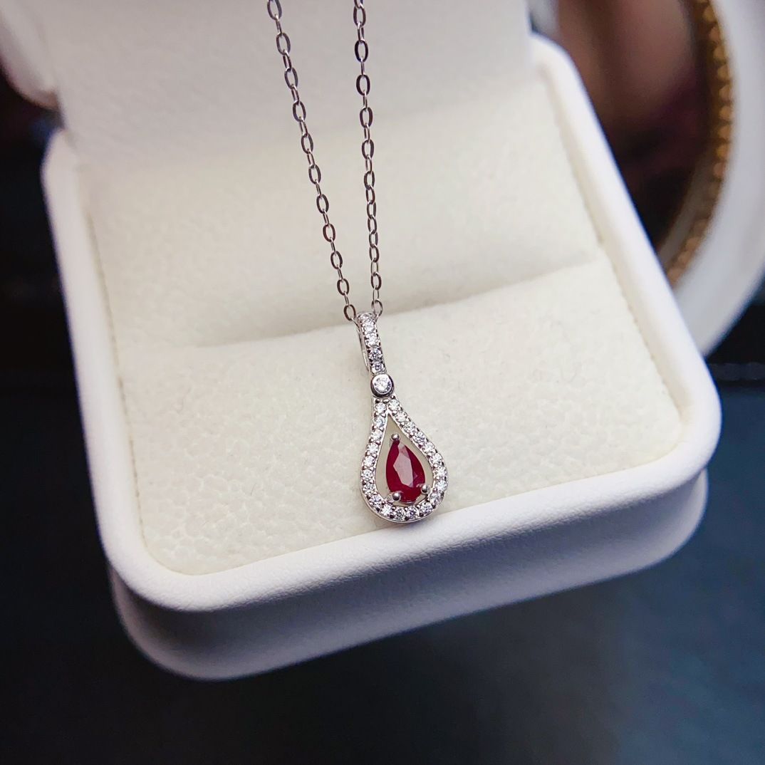 Factory wholesale explosions natural ruby necklace S925 silver inlaid with the main stone 3*5 selling Europe and the United States a generation of hair