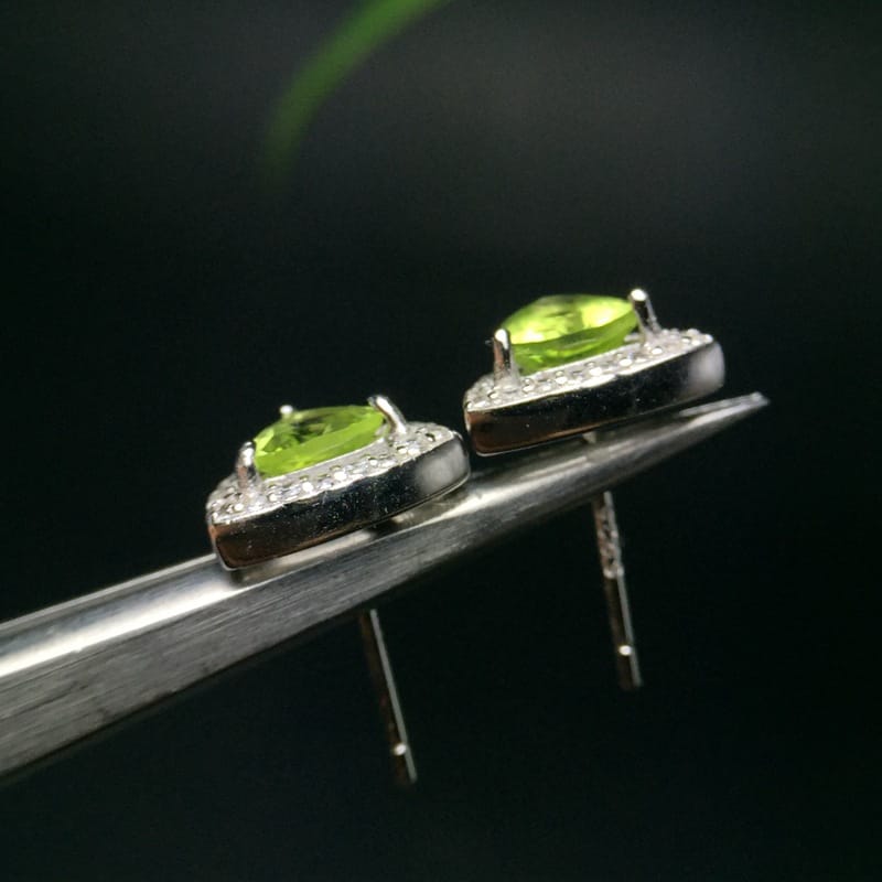 Excellent quality 925 silver inlaid natural olivine earrings