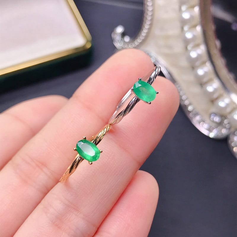 Emerald ring live ladies ring natural emerald live tremolo supply S925 silver wholesale