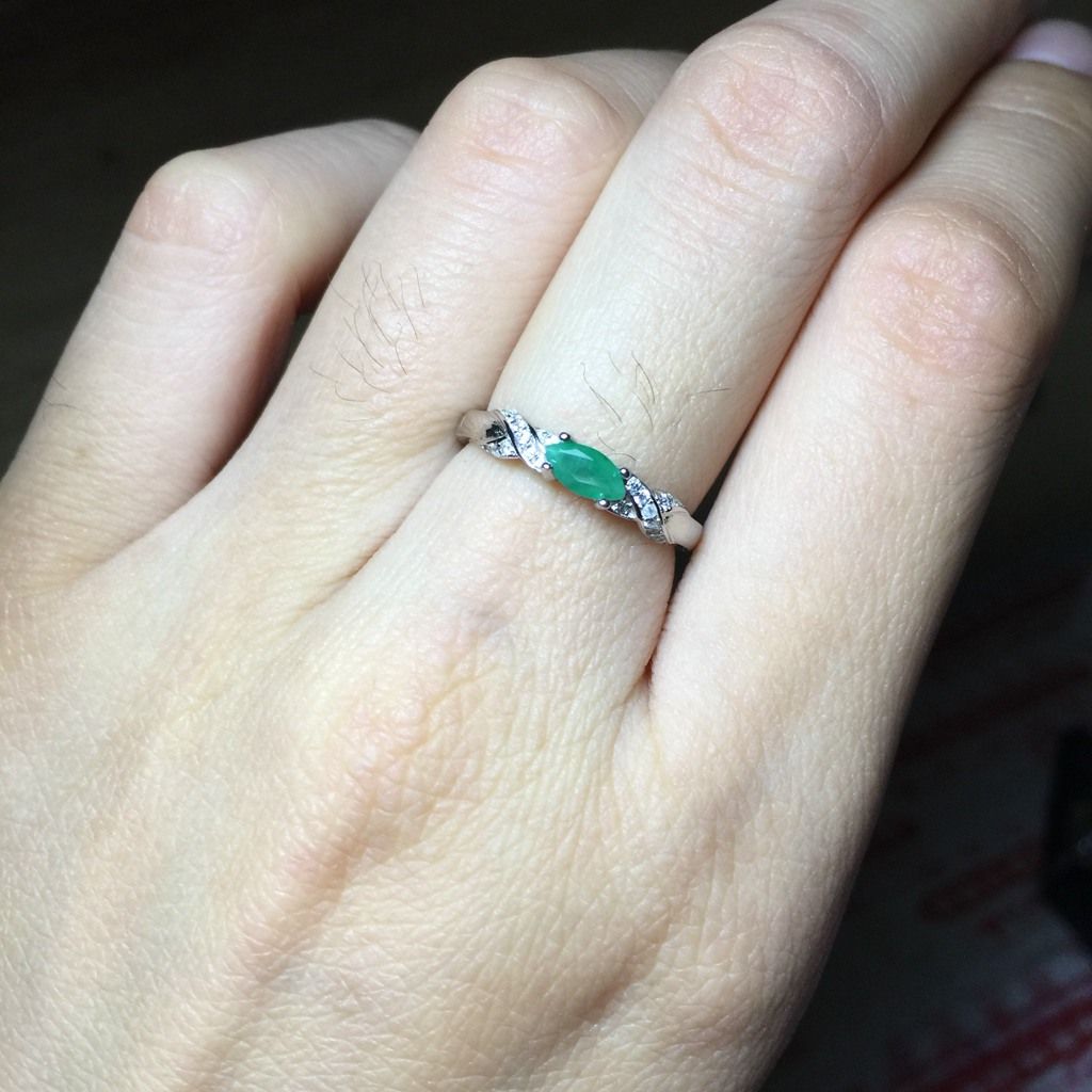 Natural emerald ring 925 silver inlaid live recommended