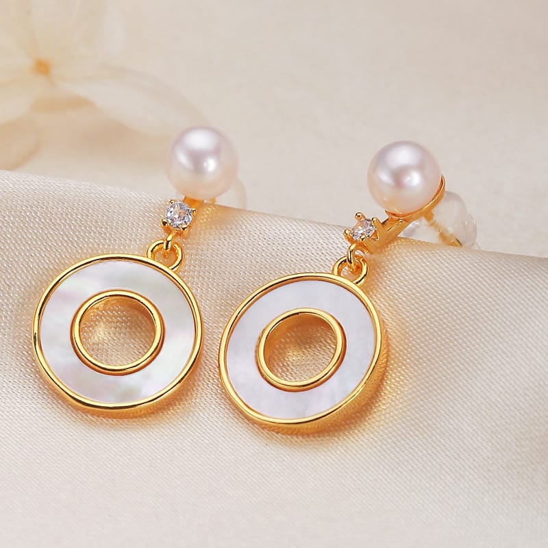 Round shell earrings