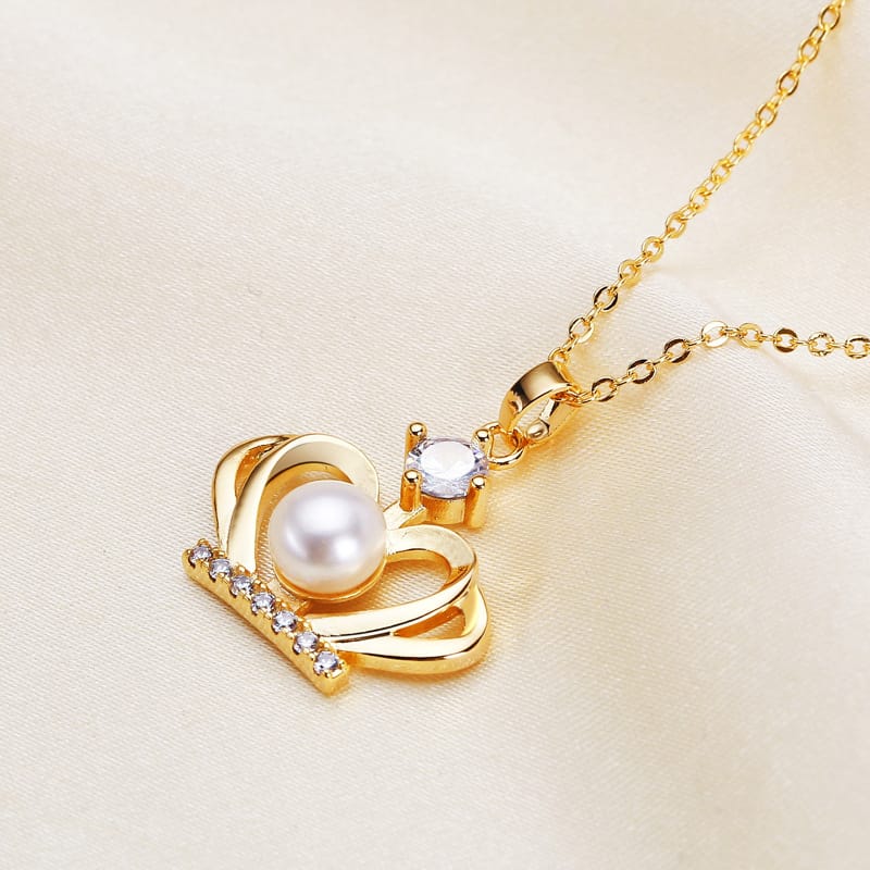 7mm White Flat Pearl Crown Pendant Necklace
