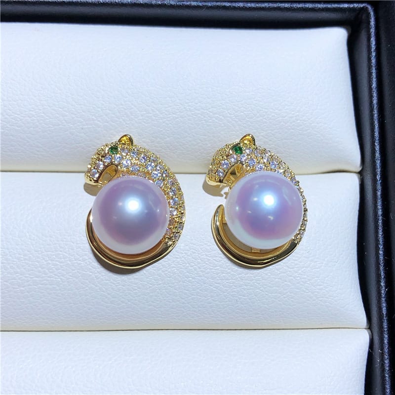 Leopard animal pearl earrings (Lilac Pearl)