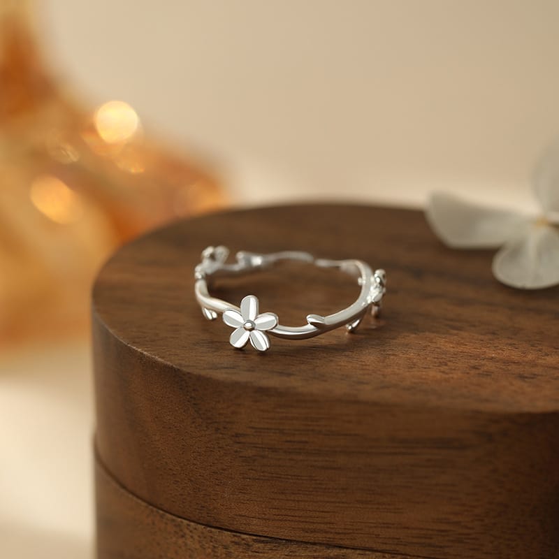 Flower ring--silver