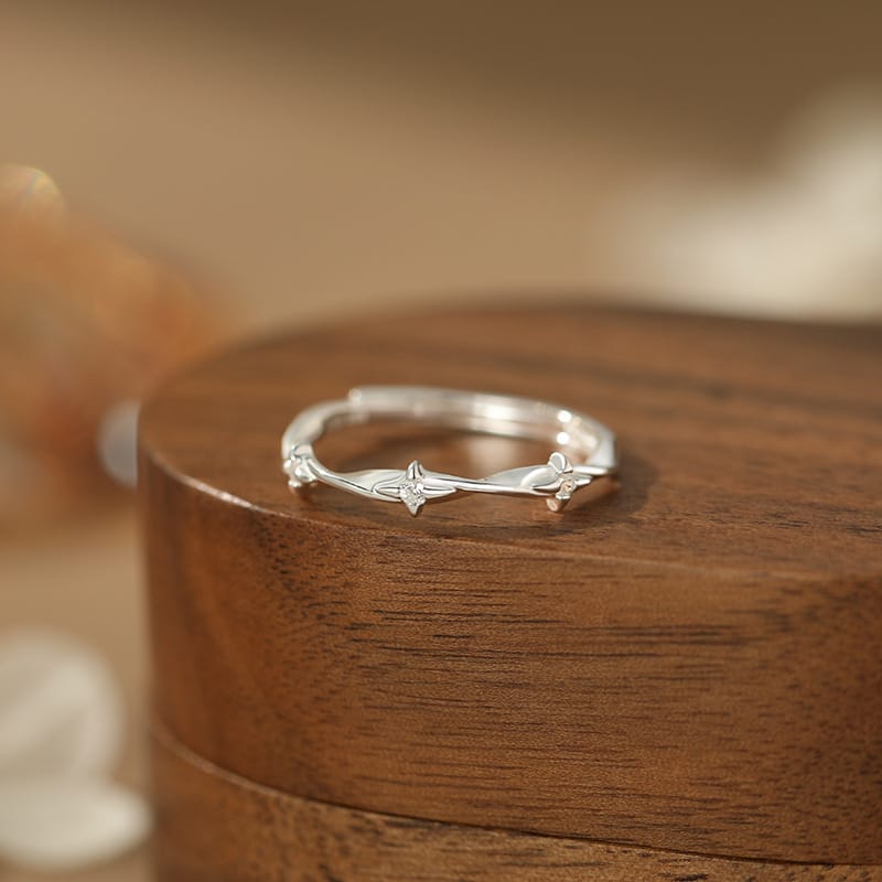 Four-pointed star zircon ring---silver