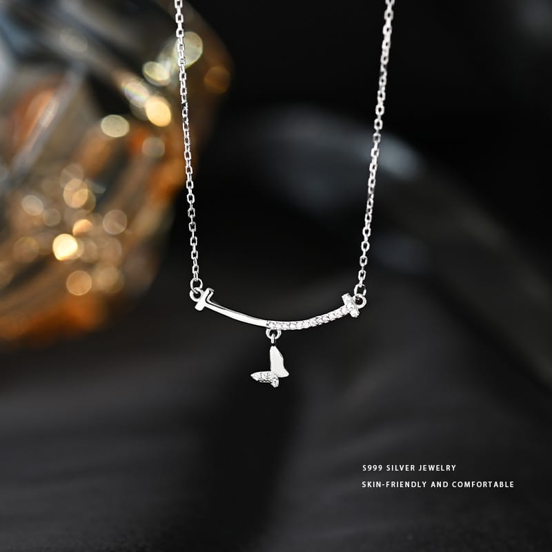 Smiling butterfly necklace-White Gold