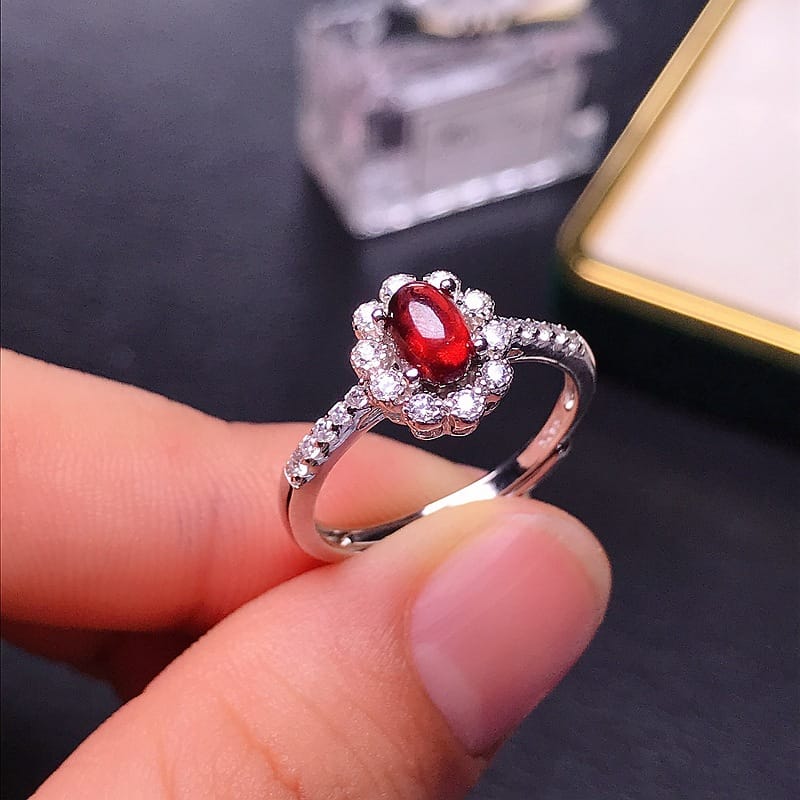 925 Sterling Silver Garnet Ring with Natural Egg F