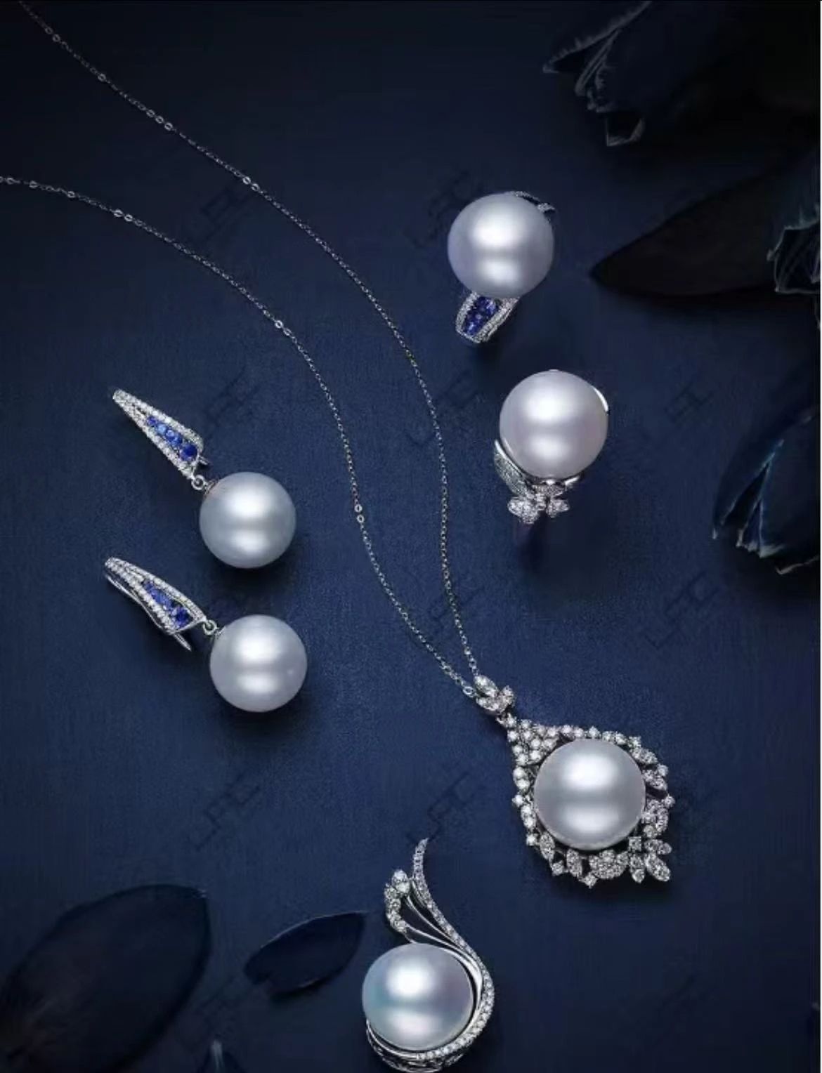 The Lustrous World of Pearls: How to Identify Quality and Authenticity