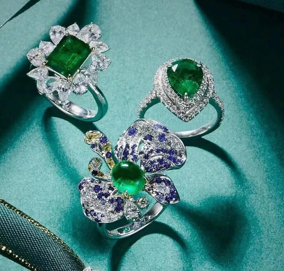 The Allure of Emeralds: A Guide to Identifying Natural Gemstones
