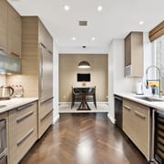 White Luxury Classic Style Solid Wood Wooden Kitchen Cabinets Set Ready to Assemble with Cupboard