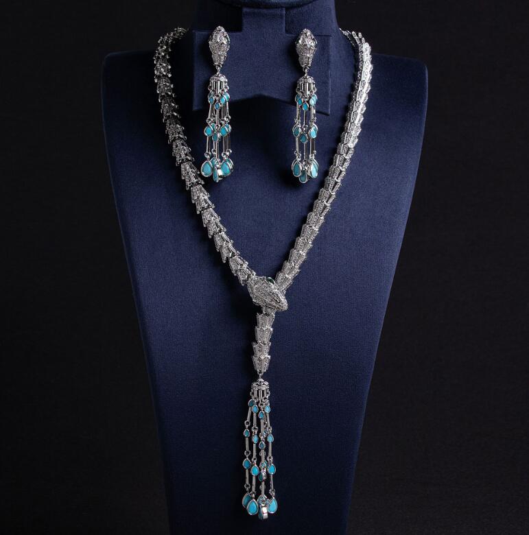 Snake-shaped necklace unique and fashionable retro snake elements high-end and luxurious sweater chain jewelry set