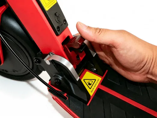 Butterfly Ultra auto-lock folding mechanism