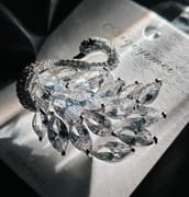 Luxury gift box crystal swan brooch 4.2cm elegant women accessory