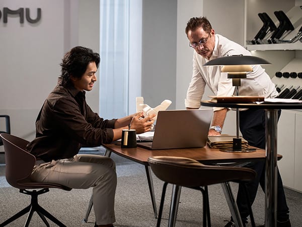 How TOMU's Genuine Leather Ergonomic Chairs Redefine Immersive Office Experiences