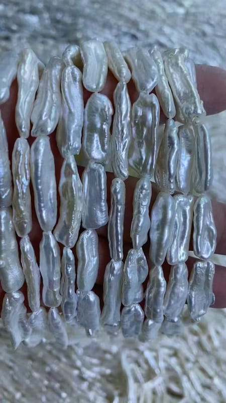 Long pearl string