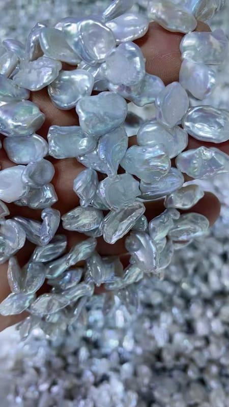 Silver petal pearl string