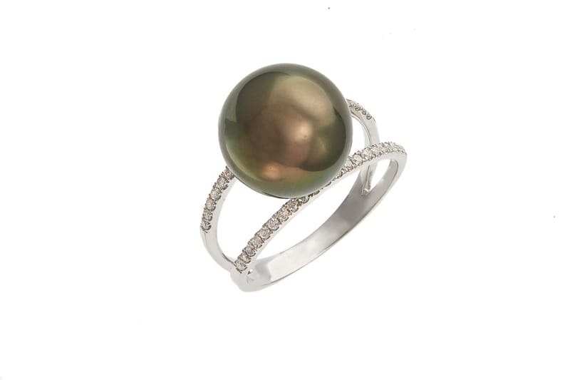 18k gold diamond Tahitian black pearl ring