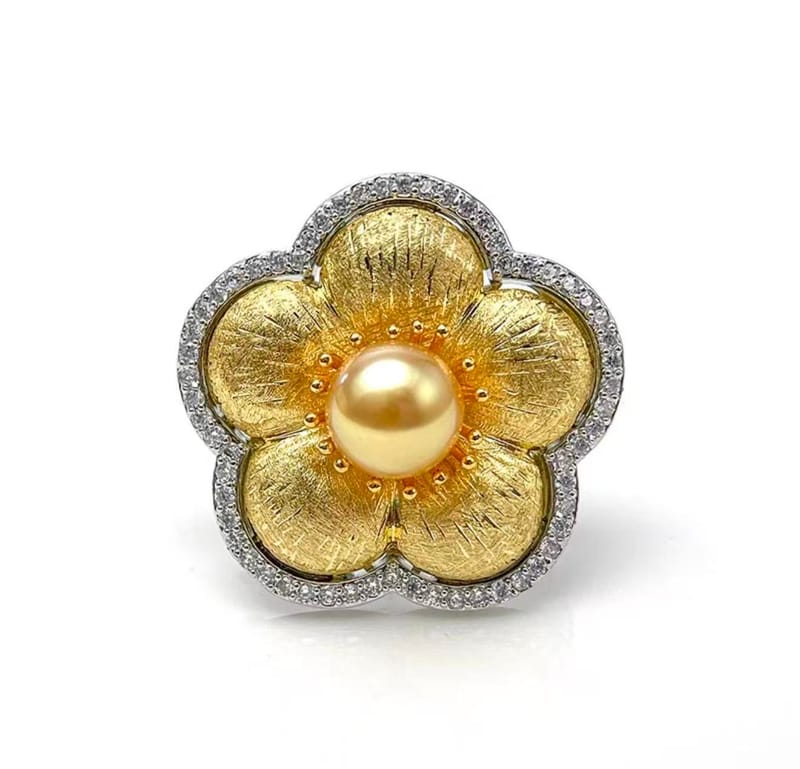 Flower golden sea pearl brooch