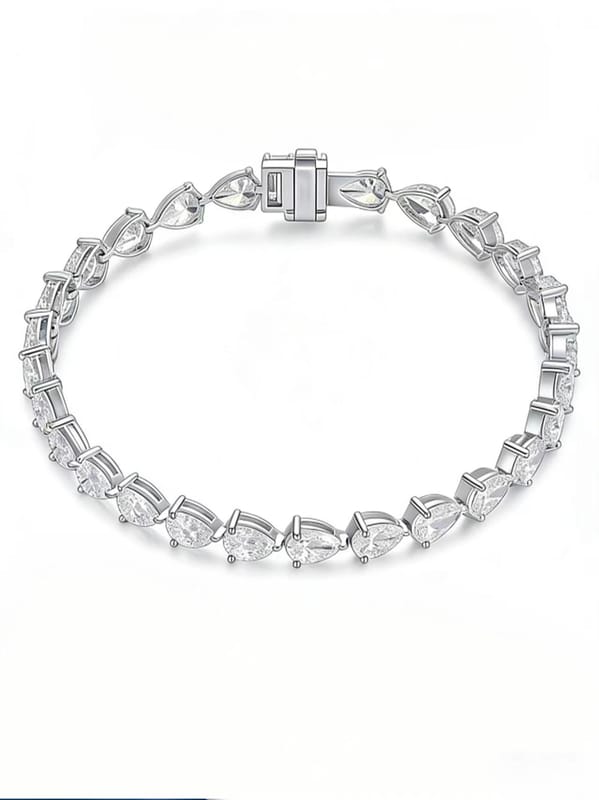 Pear-cut diamond platinum bracelet