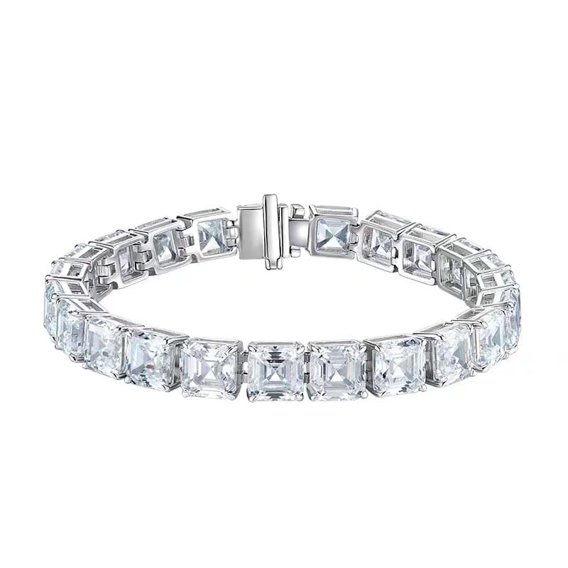 Princess-cut diamond platinum bracelet